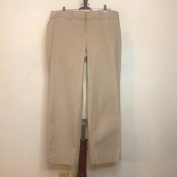Ann Taylor beige ankle length pants - Size 8 - Picture 2 of 8